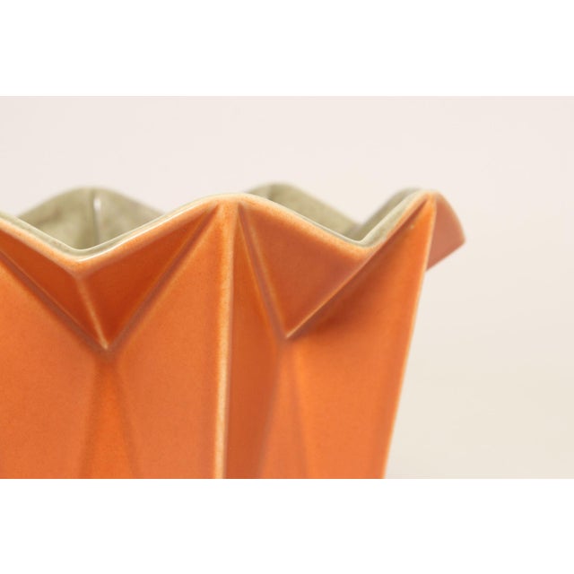 Vintage "Prismatique" Orange and Green Vase by Belle Kogan for Red Wing Pottery For Sale - Image 9 of 12