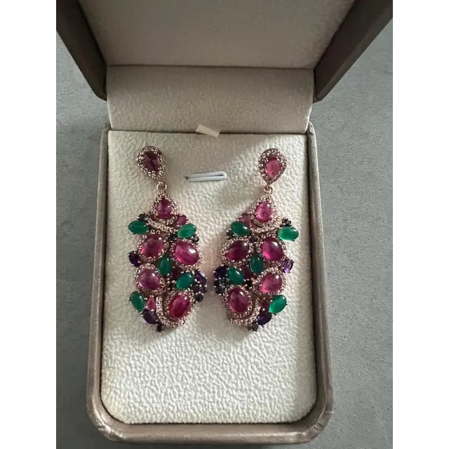 Bochic “Orient” Ruby, Green Agate & Amethyst Earrings Set In 18K Gold & Silver For Sale - Image 4 of 12