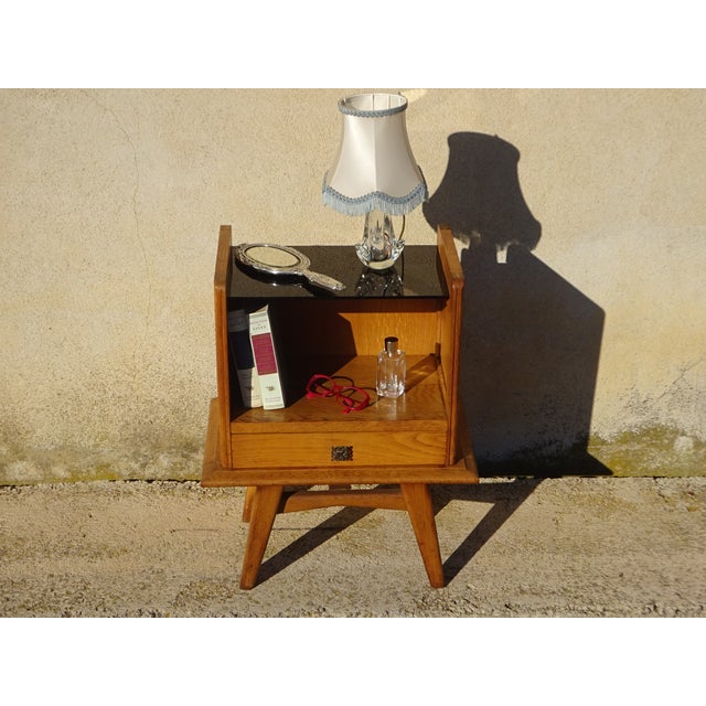 Vintage Bedside Table in Light Oak with Splayed Legs and Black Glass Top, 1960s For Sale - Image 3 of 18