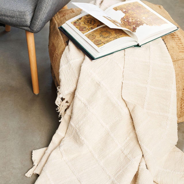 Sea Shell White Checks Handloom Textured Cotton Throw For Sale - Image 16 of 16