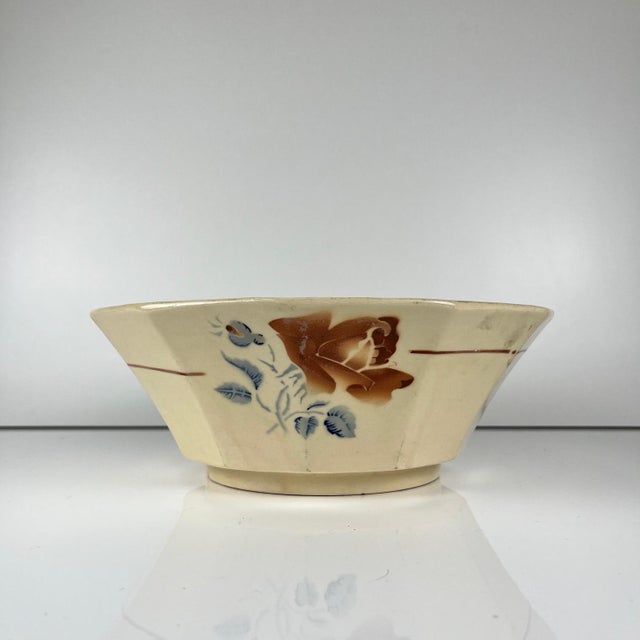 Sarreguemines floral pattern salad/tureen without lid, first half of the 20th century Cream and beige tones Diameter: 27...