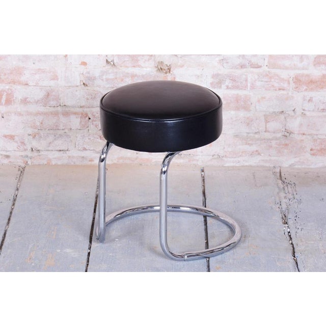 This elegant Bauhaus stool comes from Czechoslovakia from the mid-20th century. It is made of tubular chrome steel and has...