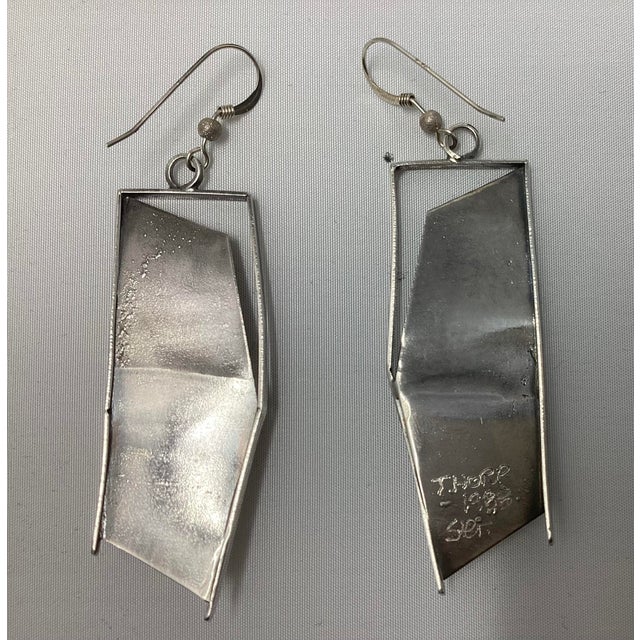 Lynda Thorp was a Philadelphia Modernist artist known for one-of-a-kind handmade creations in silver and mixed metals,...