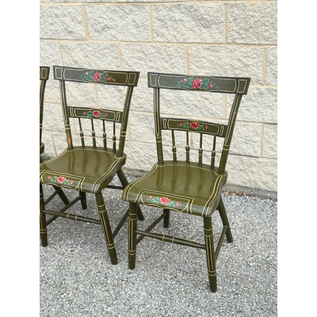 Early 20th Century Antique American Hand-Painted Floral Folk Art Plank Seat Chairs - Set of 4 For Sale - Image 5 of 12