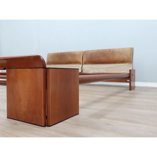 Tobia Scarpa Walnut and Leather Bed attributed to Tobia Scarpa for Stildomus, 1970s For Sale - Image 4 of 13
