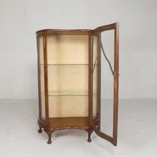 Wood English Art Deco Display Cabinet on Ornate Legs, 1930s For Sale - Image 7 of 18