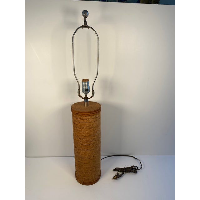 1970s Mid-Century Modern Raffia Wrapped Cylinder Table Lamp, Natural Woven Cord For Sale - Image 9 of 9
