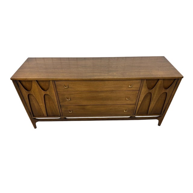 Mid-Century Modern Broyhill Brasilia Walnut Sideboard For Sale In Philadelphia - Image 6 of 10