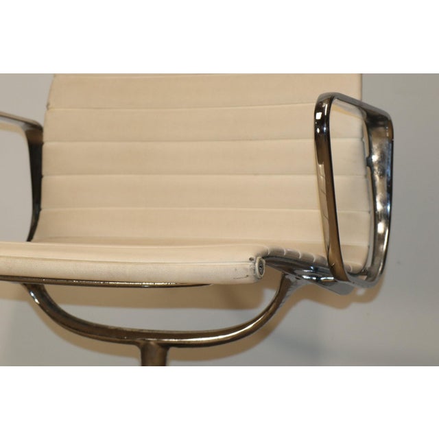EA 108 Leather Armchair by Charles and Ray Eames for Herman Miller, 1960 For Sale - Image 13 of 18
