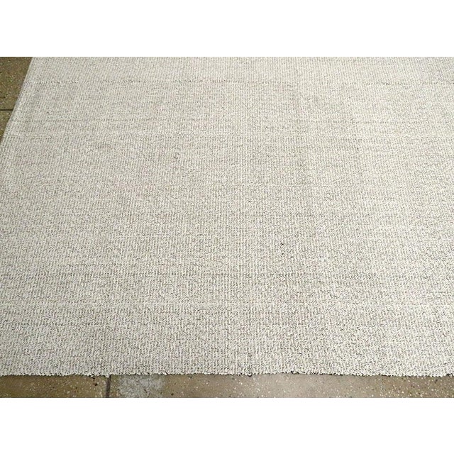 Textile Galerie Shabab Collection Mid-20th Century Handmade Turkish Flat-Weave Kilim Room Size Carpet For Sale - Image 7 of 10
