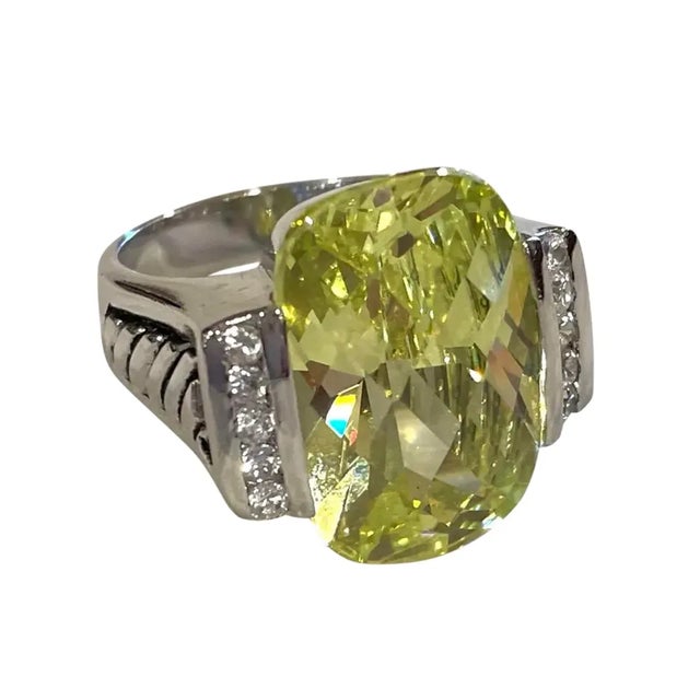 Vintage Perido, Cubic Zirconia, and Sterling Silver Cocktail Ring - Stamped, Size 9 For Sale In New York - Image 6 of 6