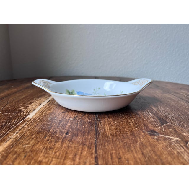 Late 20th Century Late 20th Century Spode Stafford Flowers Lida and Acacia 7” Au Gratin Dish, Ovenware to Tableware, Made in England For Sale - Image 5 of 5