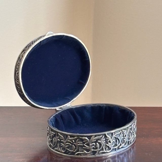 English Vintage Silver-Plated Oval Jewelry Box With Blue Velvet Lining & Ornate Foliate Relief For Sale - Image 3 of 12