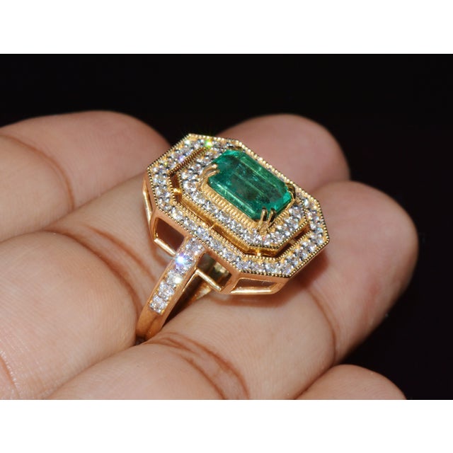 Certified Natural 3.4cts vs F Diamond Emerald 18k Solid Gold Cocktail Milgrain Ring, Size 6.5 For Sale - Image 9 of 15