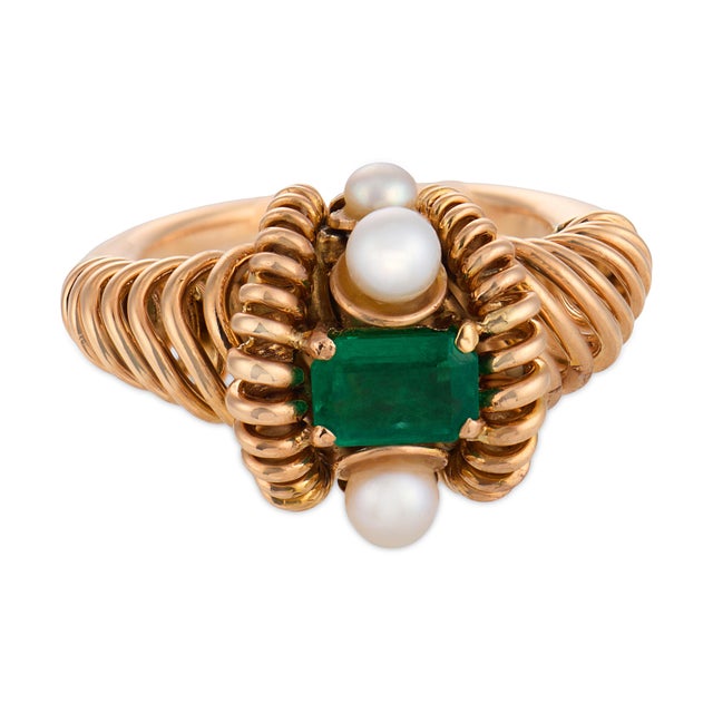 Contemporary French Mid Century Emerald Pearl 18k Yellow Gold Ring, Size 5 For Sale - Image 3 of 5