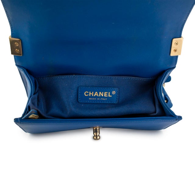 Chanel Small Boy Flap Blue Quilted Lambskin Gold Hardware Shoulder Bag For Sale - Image 9 of 12