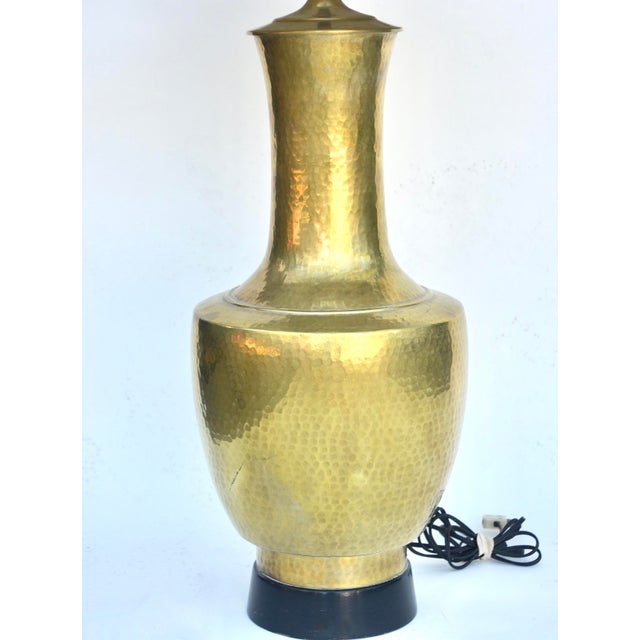 1950s Hollywood Regency Chinoiserie Brass Table Lamp James Mont Style For Sale - Image 5 of 5