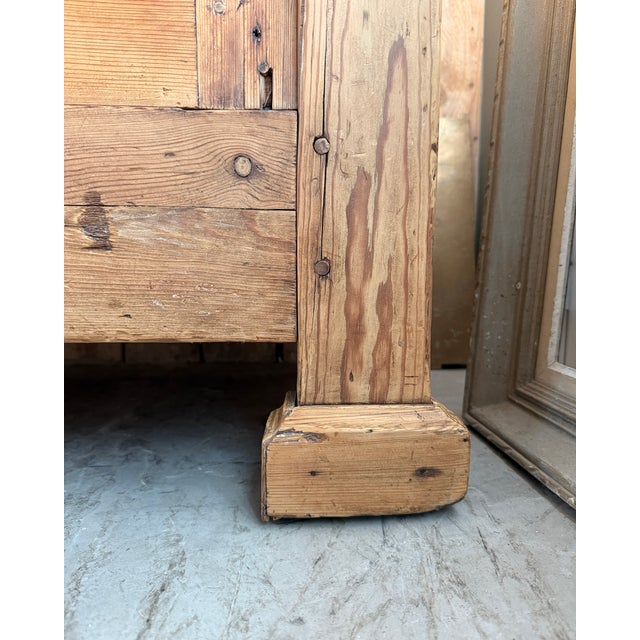 Antique Linen Cupboard in Pine For Sale - Image 9 of 15