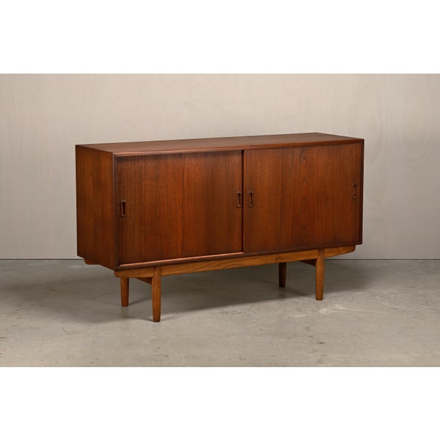 Vintage Model 160 Sideboard in Teak and Oak by Børge Mogensen for Søborg Møbelfabrik, 1960s For Sale - Image 6 of 18