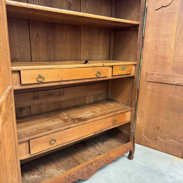 Brown Large French Provençal Country Wardrobe in Carved Oak, 17th Century For Sale - Image 8 of 18