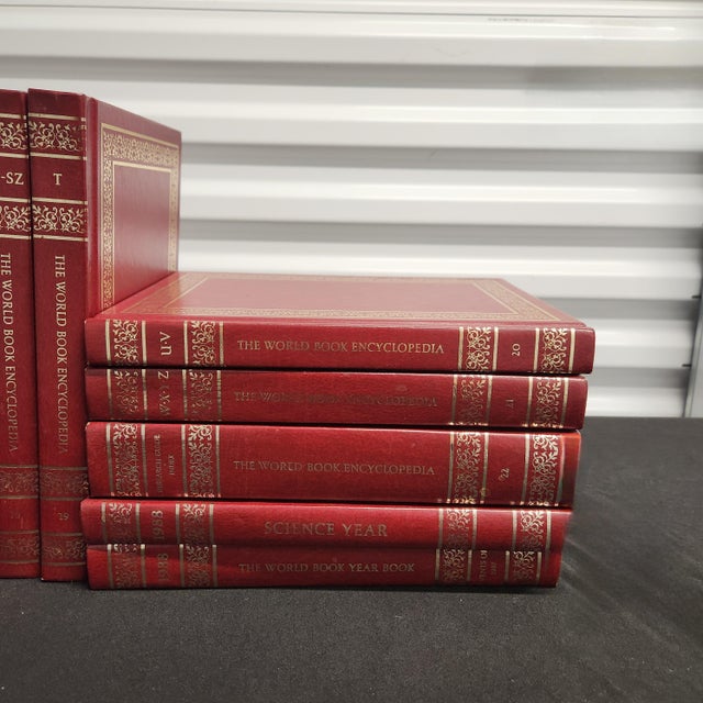 1980s Vintage Crimson & Gold Gilt World Book Encyclopedia Collection - 22-Volume Complete Set & Annuals For Sale - Image 4 of 12