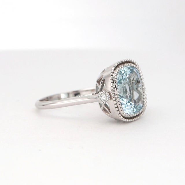 Contemporary 14k Gold Ring With 4.25ct Aquamarine & Diamonds Size 6.5 For Sale - Image 3 of 18