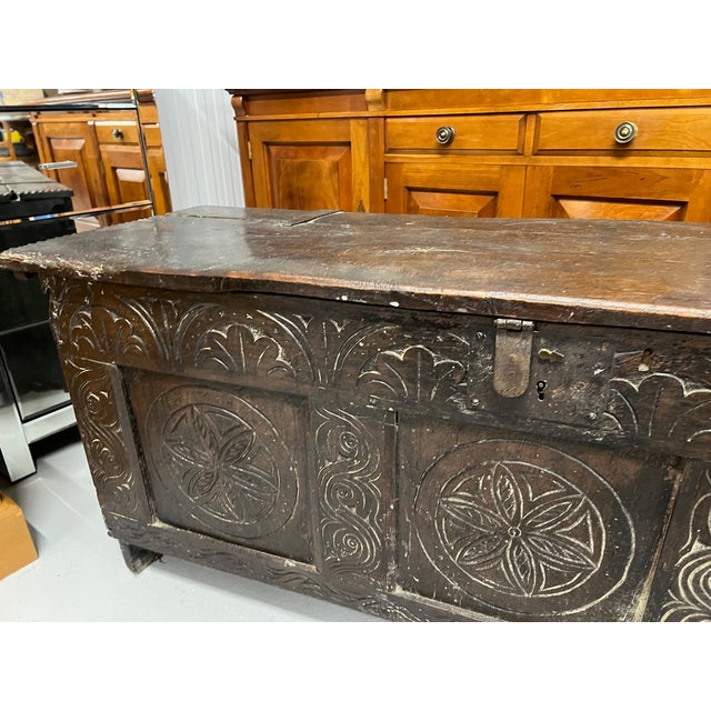 Antique Coffer in Oak, in Good conditions. Designed before 1890