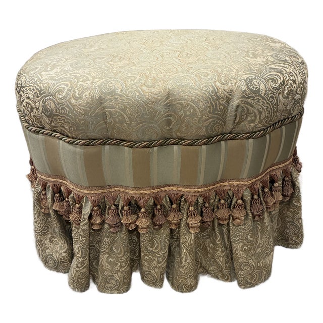 Late 20th-Century Vintage French Provincial or Hollywood Regency Style Skirted Vanity Bench For Sale