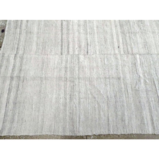 Galerie Shabab Collection Mid-20th Century Handmade Turkish Flatweave Kilim Room Size Carpet in Grey For Sale - Image 9 of 10