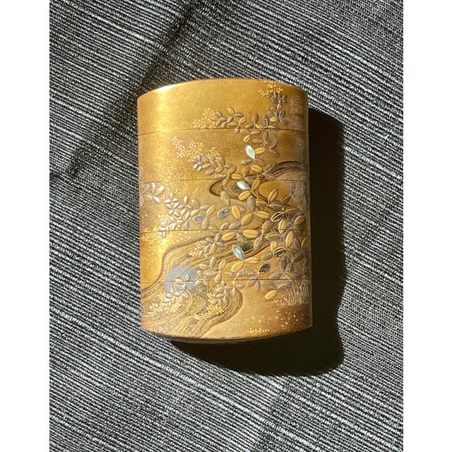 Fine Japanese Lacquered Inro with Inlays by Kajikawa For Sale - Image 11 of 17