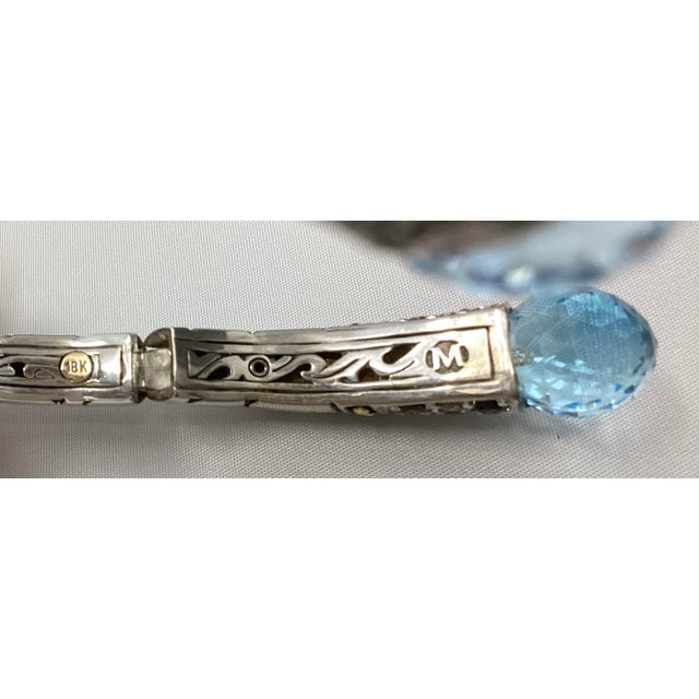 Contemporary Mid 20th Century John Hardy Kali Collection Hinged Cuff. Sterling Silver W 18k Yellow Gold Dot Accents, Blue Topaz Terminals For Sale - Image 3 of 5