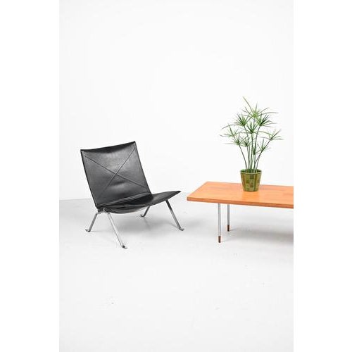Fristho side table designed by rudolf bernd glatzel in the 60’s. A modern and minimalistic design. It is made of veneer...