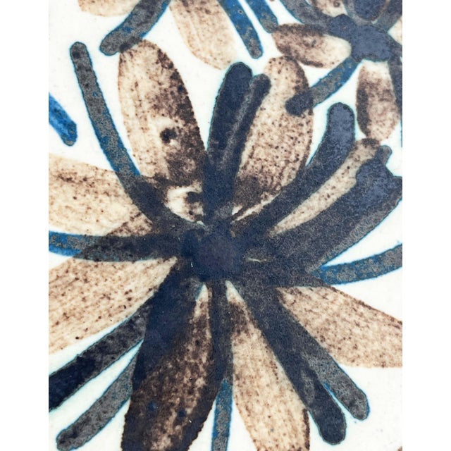 Ceramic Mid-Century Modern Danish Studio Pottery Wall Plate with Flower Design from Mit Stoneware, 1960s For Sale - Image 7 of 13