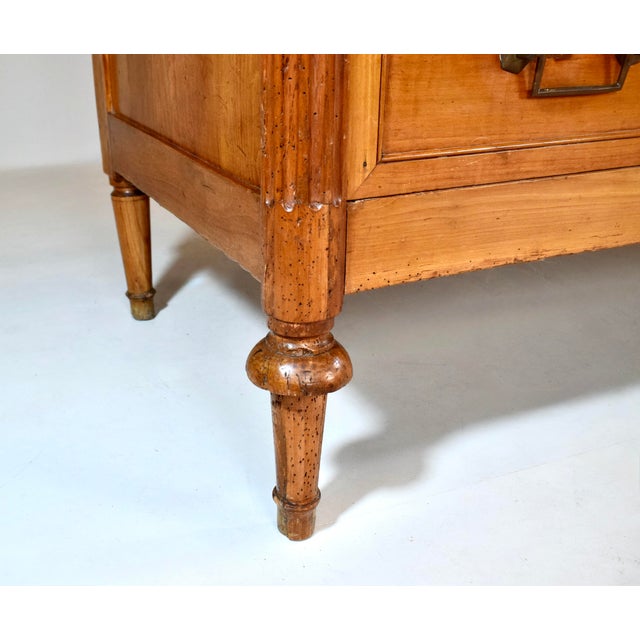 19th Century French Directoire Commode in Yew Wood, Neoclassical Style For Sale - Image 11 of 16