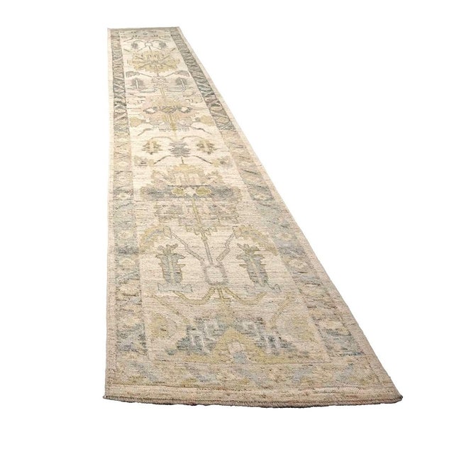 Condition: New Origin: Turkey Design: Oushak Actual size: 3'1" X 18"7" Thickness: 1/8" - 1/4" Colors: Yellow, Ivory,...