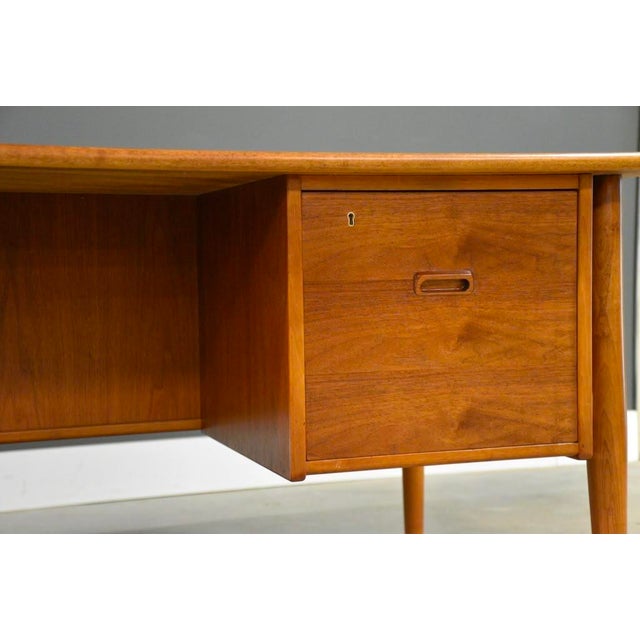 Brown 1960s Refinished Modern Walnut Floating Desk by Goran Strand for Lelangs Møbelfabrik For Sale - Image 8 of 12