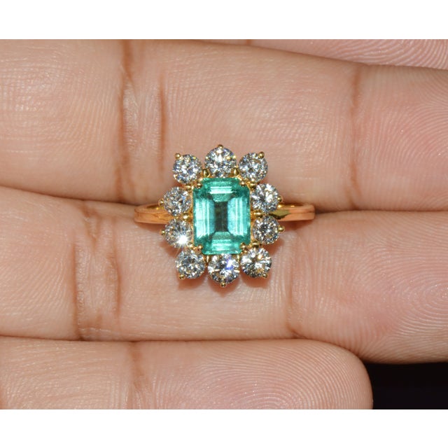 Certified Natural 2.73cts Diamond Emerald 18k Gold Dinner Halo Ring For Sale - Image 11 of 14