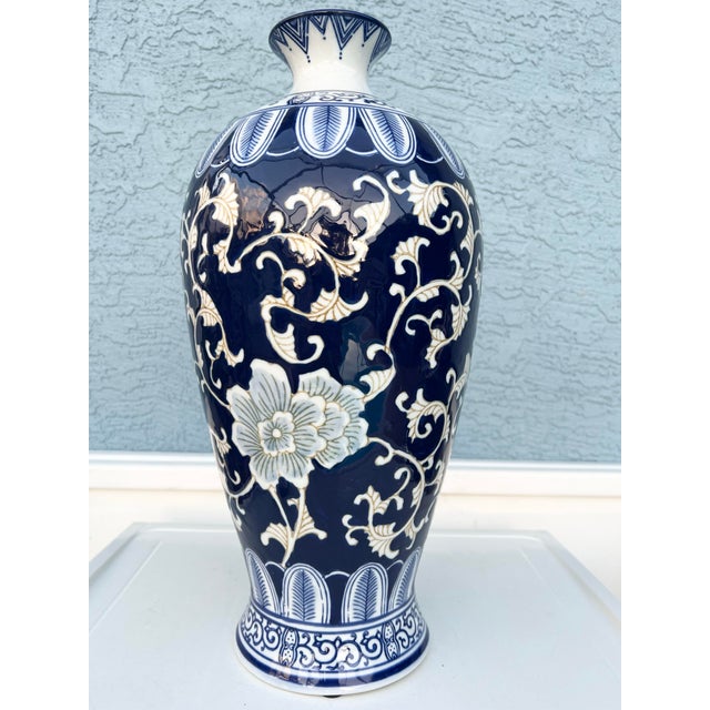 Late 20th Century 17” Floor Vase Cobalt Blue & White For Sale In West Palm - Image 6 of 6