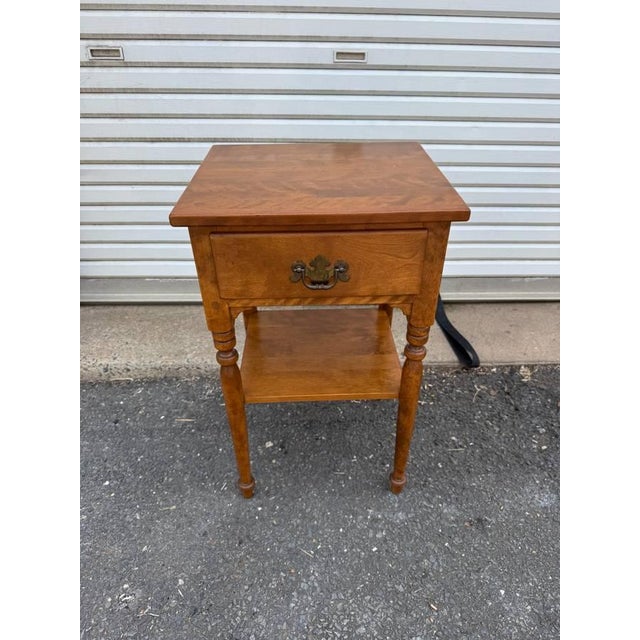 Traditional Vintage Ethan Allen Heirloom Nutmeg Maple Wood Side Table For Sale - Image 3 of 15