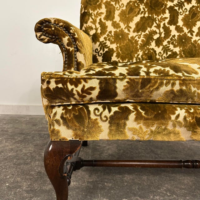 Cream Antique Cut Velvet Queen Anne-Style Floral Settee For Sale - Image 8 of 12