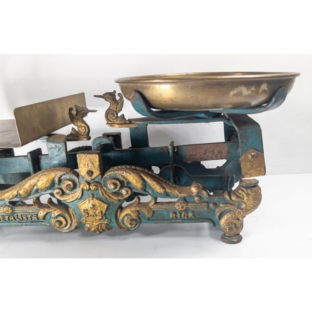 Early 20th Century Turquoise Teal and Gold Cast Iron Grocery Scale Balance For Sale - Image 10 of 18