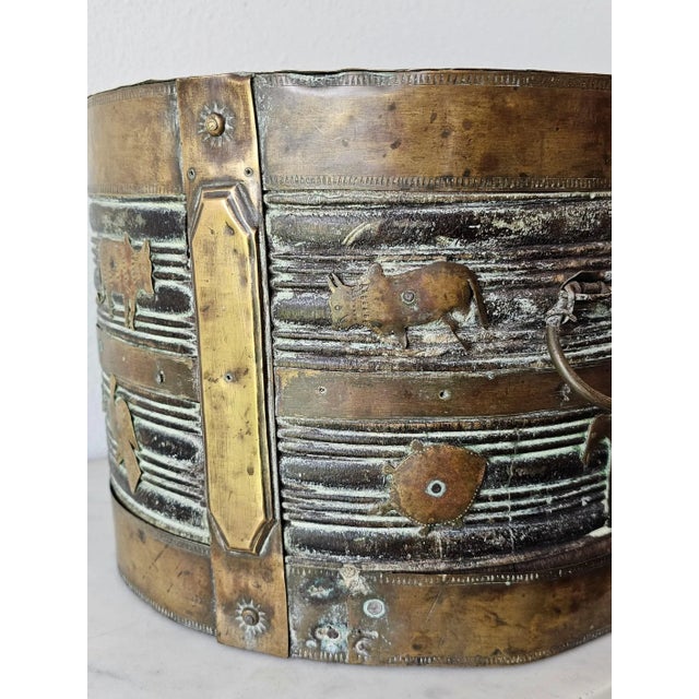 Early 20th Century Early 19th Century British Colonial India Brass-Mounted Wood Bucket For Sale - Image 5 of 13