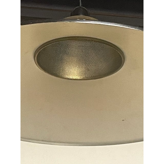 1970s chandelier in brass and black lacquered metal. Thanks to its elegant design, it is suitable for modern living areas...