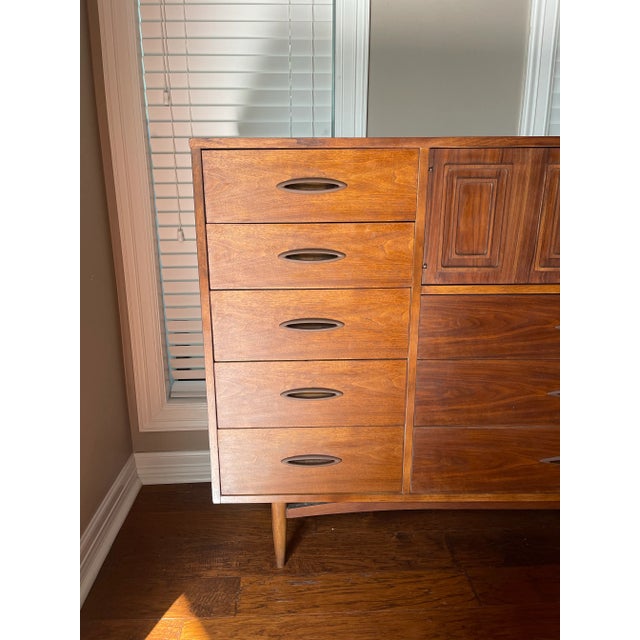 1960's Broyhill Sculptra Walnut Magna Chest Highboy Dresser For Sale In Houston - Image 6 of 11