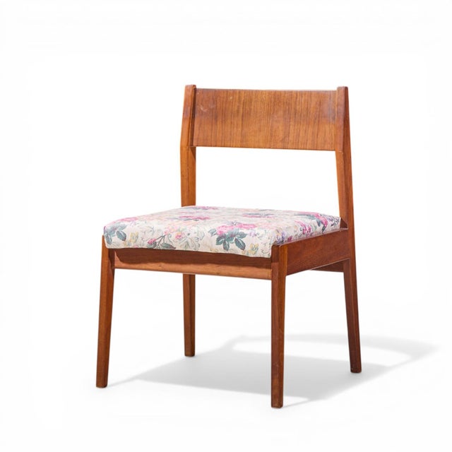 Jens Risom Mid Century Walnut Dining Chairs - Set of 6 For Sale In Chicago - Image 6 of 10