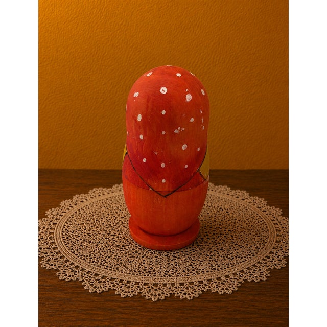 Red Vintage 1960s Hand-Painted Russian Matryoshka Nesting Dolls – Set of 3 For Sale - Image 8 of 8