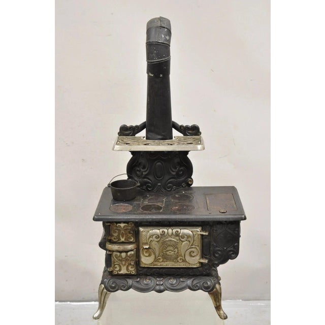 Victorian Antique Dolly's Favorite Cast Iron Child Salesman Sample Stove by Favorite Stove For Sale - Image 3 of 14