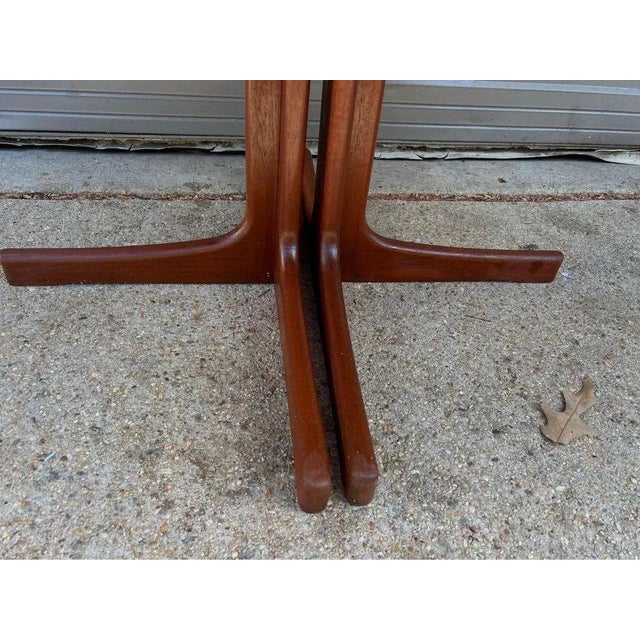 Wood Mid Century Teak Extension Round Dining Table With 2 Leaves. For Sale - Image 7 of 11