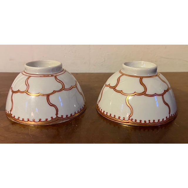 Chinoiserie Antique 18th Century Chinese Export Porcelain Tea Cups or Bowls - A Pair For Sale - Image 3 of 12