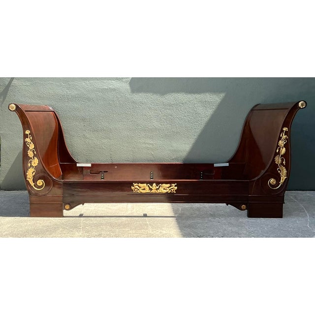 This magnificent 19th-century French Empire sleigh daybed, or lit en bateau, is a masterpiece of Neoclassical design....